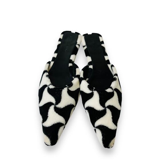 BOTTEGA VENETA $1250 Black White Printed Fuzzy Point Toe Mules Slides Flats 37 - Picture 4 of 7